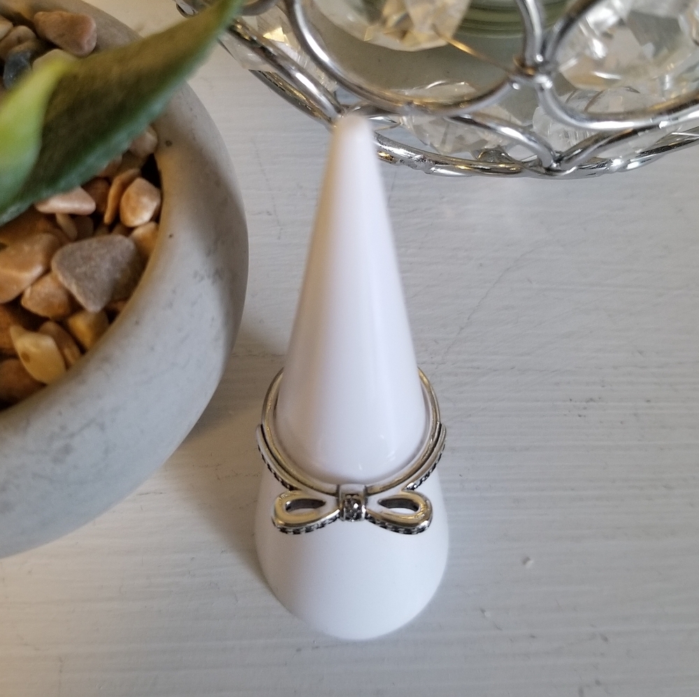 Pavé Rhinestone Silver Bow Ring - Picture 4 of 6